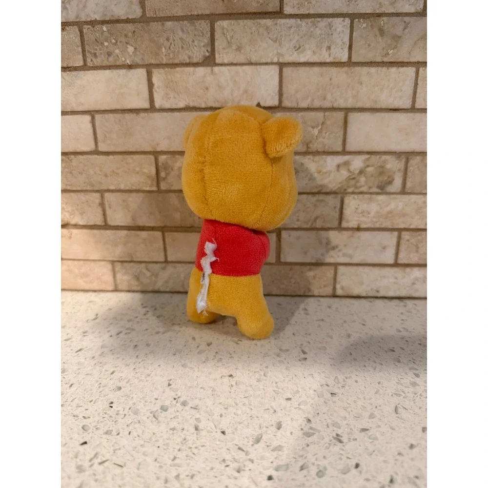 Disney Parks 2024 Winnie Pooh Magnet Hands Plush Toy